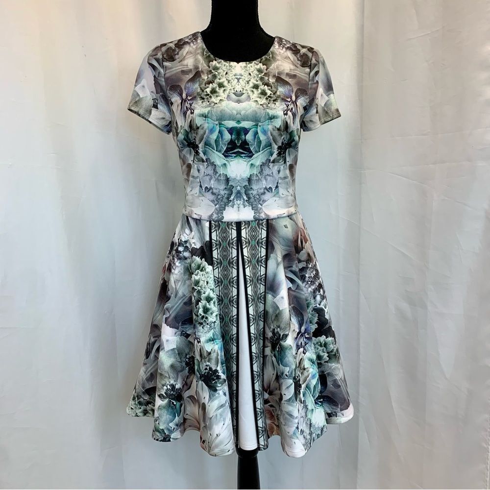 Bebe women’s blue green floral short sleeve skater dress Sz S - Picture 13 of 13